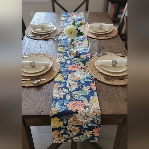 Table Runner - Picture 2 of 10